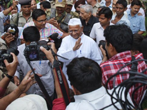Team Anna to e-democracy: A case for 'mob rule'