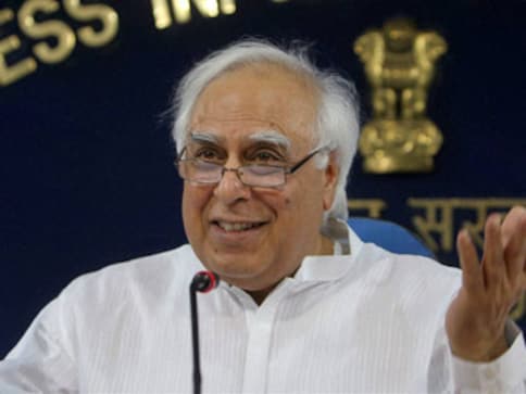Now, Sibal defends Chidambaram, says he had no role in 2G case Now, Sibal defends Chidambaram, says he had no role in 2G case