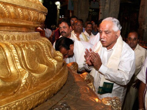 Isolated Yeddy promises a fight, ropes in deities in lost cause Isolated Yeddy promises a fight, ropes in deities in lost cause