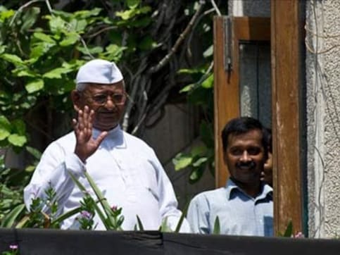 Uncivil showdown: It is team Anna vs govt, again Uncivil showdown: It is team Anna vs govt, again