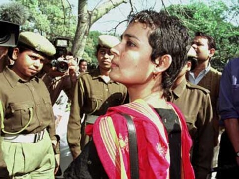Arundhati on Anna: Losing her moral compass