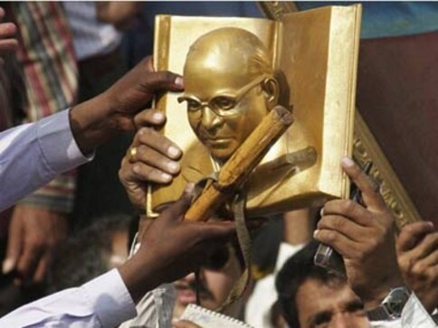 Why discuss Aarakshan with an immoral upper class? Why discuss Aarakshan with an immoral upper class?