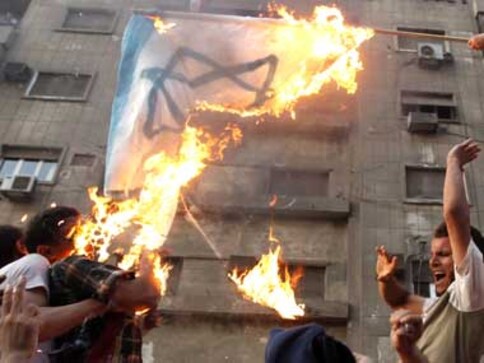 Egyptian protestors attack Israeli embassy in Cairo Egyptian protestors attack Israeli embassy in Cairo