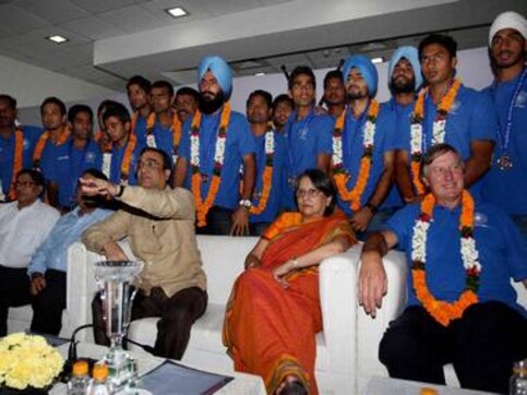 Indian hockey team rejects HI's meagre cash reward Indian hockey team rejects HI's meagre cash reward