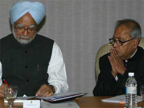 Pranab meets PM, refuses comment on 2G note on foreign soil Pranab meets PM, refuses comment on 2G note on foreign soil