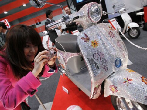 Piaggio to re-enter scooter segment