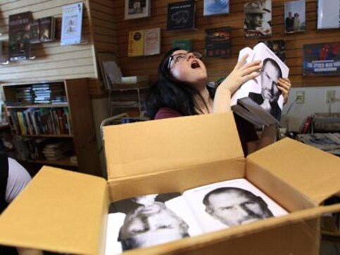 Jobs' biography gets five stars from media crits Jobs' biography gets five stars from media crits