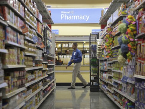 Wal-Mart partners with Facebook to reach out to customers Wal-Mart partners with Facebook to reach out to customers