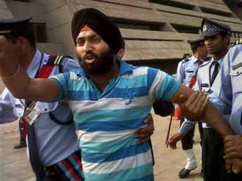Protests in Maharashtra after attack on Pawar