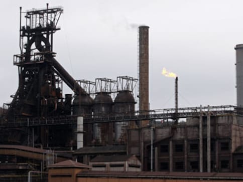 'Wait and see' approach dents ArcelorMittal's profits in Q3