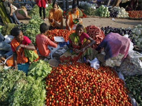 Farm produce traders jump on to the anti-FDI bandwagon Farm produce traders jump on to the anti-FDI bandwagon