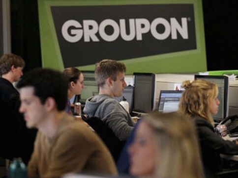 Short sellers play waiting game to bet big against Groupon