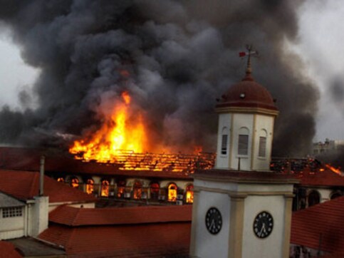 Massive fire in Mumbai, two feared dead Massive fire in Mumbai, two feared dead