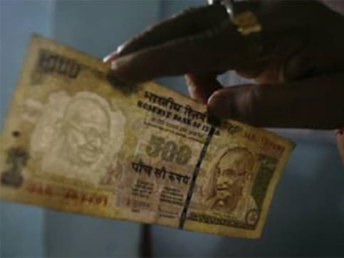 Rupee breaks 52 mark: Exporters under pressure to offer discounts Rupee breaks 52 mark: Exporters under pressure to offer discounts