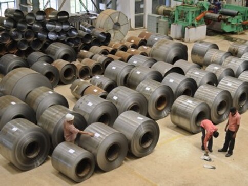 Manufacturing growth slows as output at 32-month low Manufacturing growth slows as output at 32-month low