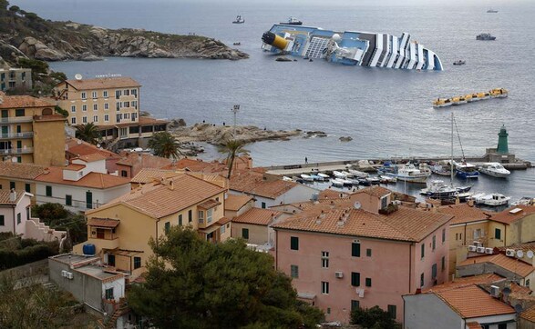 Images: Rescue operations near the Costa Concordia Images: Rescue operations near the Costa Concordia