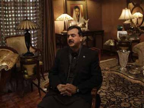 Gilani puts up stout defence of democracy, wins trust vote Gilani puts up stout defence of democracy, wins trust vote