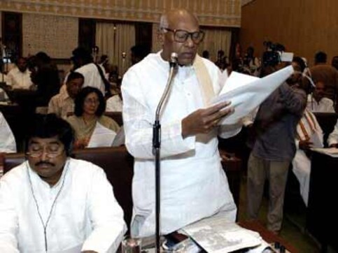 TN a victim of Centre's 'persistent indifference': Rosaiah TN a victim of Centre's 'persistent indifference': Rosaiah
