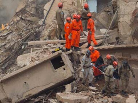 Six dead, 21 missing in Rio building collapse Six dead, 21 missing in Rio building collapse