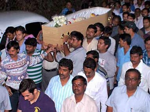Anuj Bidve laid to rest, Pune bids tearful adieu Anuj Bidve laid to rest, Pune bids tearful adieu