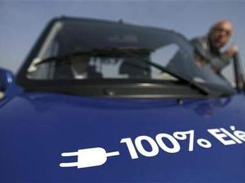 Green cars headline Delhi Auto Expo, but India not ready