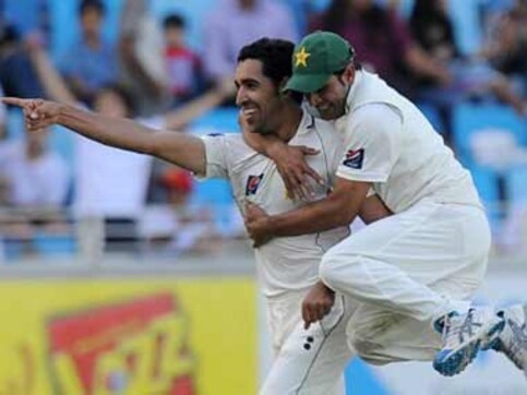 Gul stars in Pak's crushing 10-wkt win over Eng in 1st Test Gul stars in Pak's crushing 10-wkt win over Eng in 1st Test