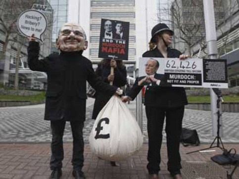 UK police believe phone hacking was widespread in 2006 UK police believe phone hacking was widespread in 2006