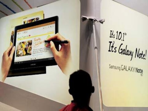Samsung aims to sell 380 mn mobiles in 2012 Samsung aims to sell 380 mn mobiles in 2012