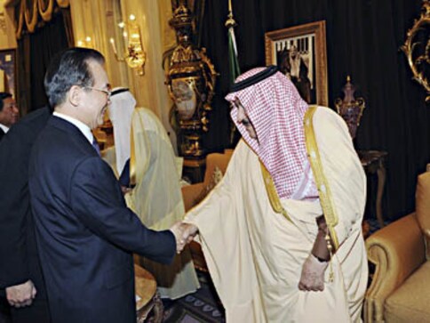 Dip in Iran's oil supply gets China to buy from Saudi, Russia Dip in Iran's oil supply gets China to buy from Saudi, Russia