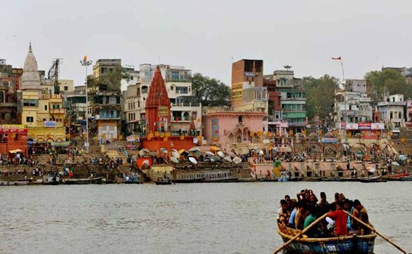 Images: Aarti at the Banaras ghats Images: Aarti at the Banaras ghats