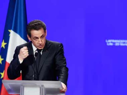 Hollande derides Sarkozy plan as trickery