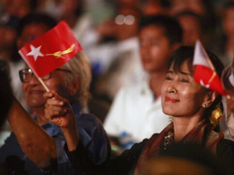 At Suu Kyi's rallies, signs of a new Myanmar At Suu Kyi's rallies, signs of a new Myanmar