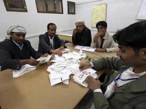 Saleh's 33 years of power end as Yemen elect new president Saleh's 33 years of power end as Yemen elect new president