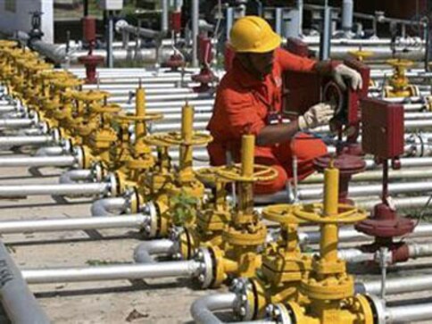 LIC's 4.4% buy in ONGC highlights govt's weak policies