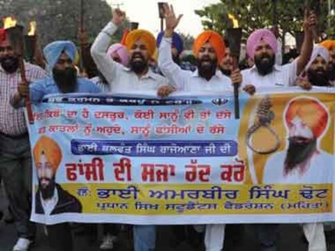 Punjab police crackdown on Rajoana supporters, ban protests Punjab police crackdown on Rajoana supporters, ban protests