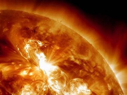 Biggest solar storm in years races toward Earth Biggest solar storm in years races toward Earth