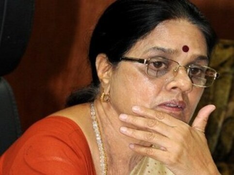 Cong backs hike in rail fares, BJP terms it 'anti-people' Cong backs hike in rail fares, BJP terms it 'anti-people'