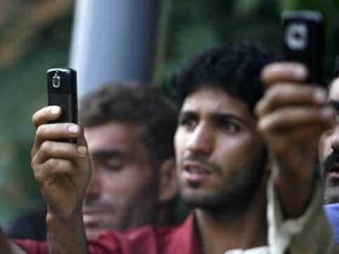 Mobile subscriber base likely to touch 696 million in 2012 Mobile subscriber base likely to touch 696 million in 2012