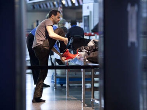 Man with nothing to hide bares all at US airport Man with nothing to hide bares all at US airport