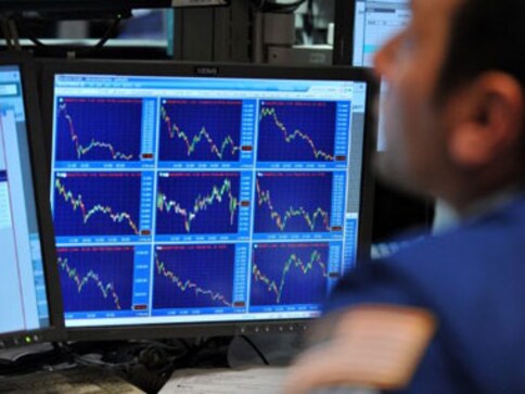 US stocks advance on upbeat manufacturing data