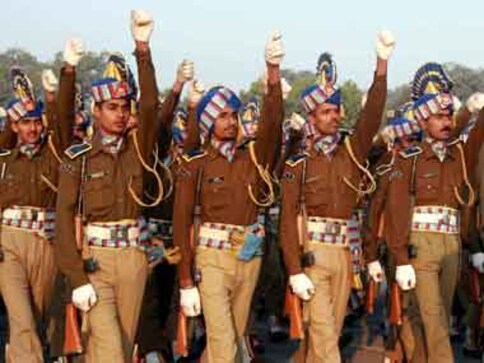 Seven jawans injured in gun battle with Maoists