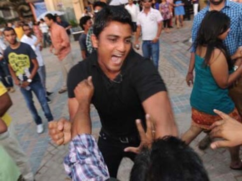 Shocker: Ace Bollywood photographer attacked by ‘hired’ bouncer Shocker: Ace Bollywood photographer attacked by ‘hired’ bouncer