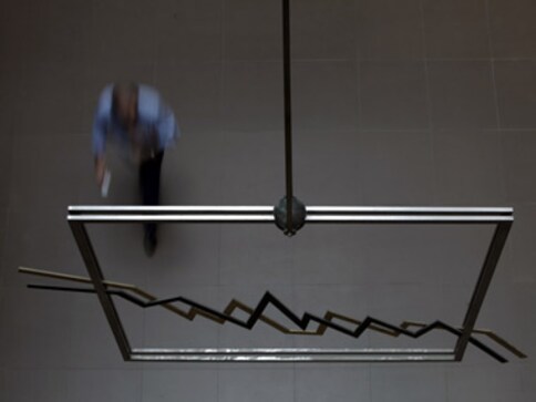 Markets end on a flat note; Idea up 4% ahead of results