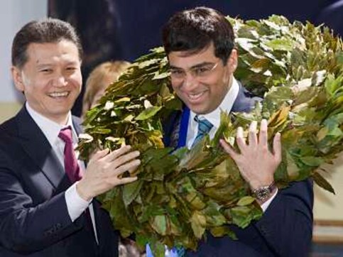 Anand felicitated in Russia after winning world title Anand felicitated in Russia after winning world title