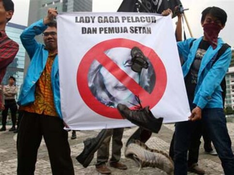 Islamists force Lady Gaga to cancel Indonesia concert Islamists force Lady Gaga to cancel Indonesia concert