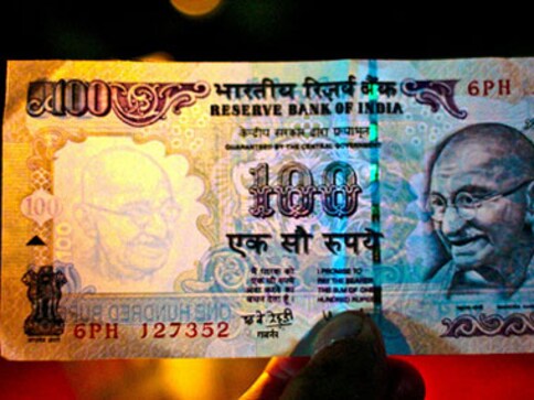 Rupee posts eighth weekly drop; RBI intervenes