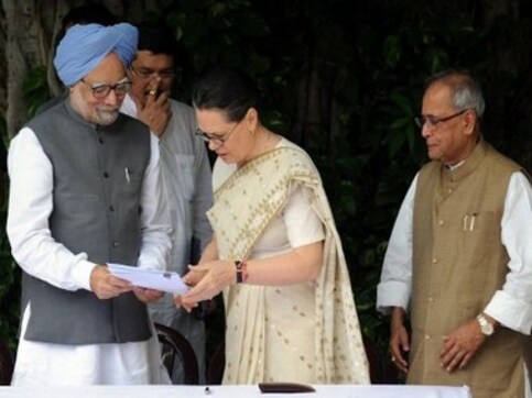 UPA-2 is up the creek without a political paddle: PM's ex-advisor UPA-2 is up the creek without a political paddle: PM's ex-advisor