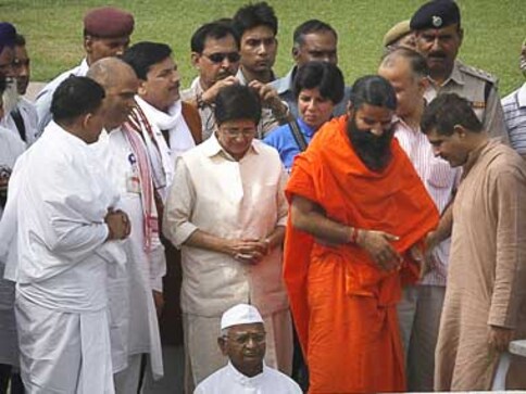 Team Anna, Baba Ramdev go separate ways, alliance over?