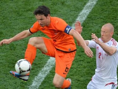 Dutch skipper Van Bommel retires from international football Dutch skipper Van Bommel retires from international football