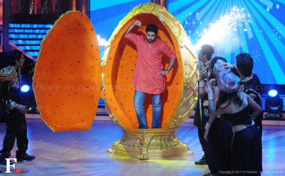 Abhishek Bachchan performs on the stage of Jhalak Dikhla Jaa. Raju Shelar/Firstpost Abhishek Bachchan performs on the stage of Jhalak Dikhla Jaa. Raju Shelar/Firstpost